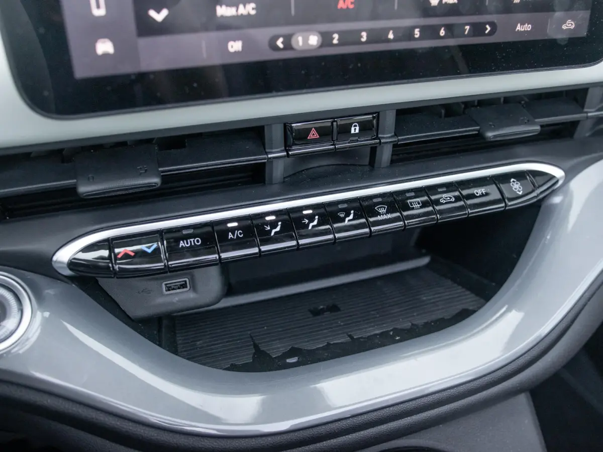 Hybrid La Prima Cabrio | Clima | LED | PDC | JBL Premium Audio | 17" | Camera | Canneloni Ivory/Piombo interieur