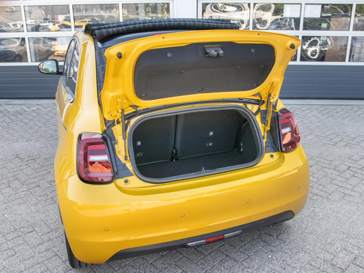 Hybrid La Prima Cabrio | Clima | LED | PDC | JBL Premium Audio | 17" | Camera | Canneloni Ivory/Piombo interieur