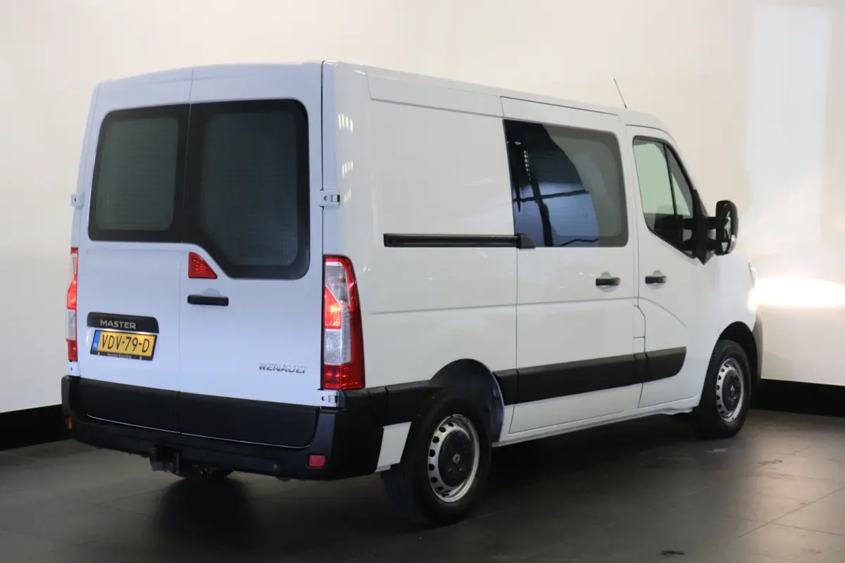 2.3 dCi 130 PK EURO 6 - Airco - Cruise - Trekhaak - € 15.950,- Excl.