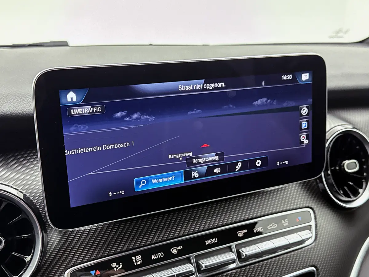 250d DC L3 AMG 4-Matic Maxton Spoilers Hyacinth Red metallic Dubbele Cabine Leder Dubbele Schuifdeur Lane Assist