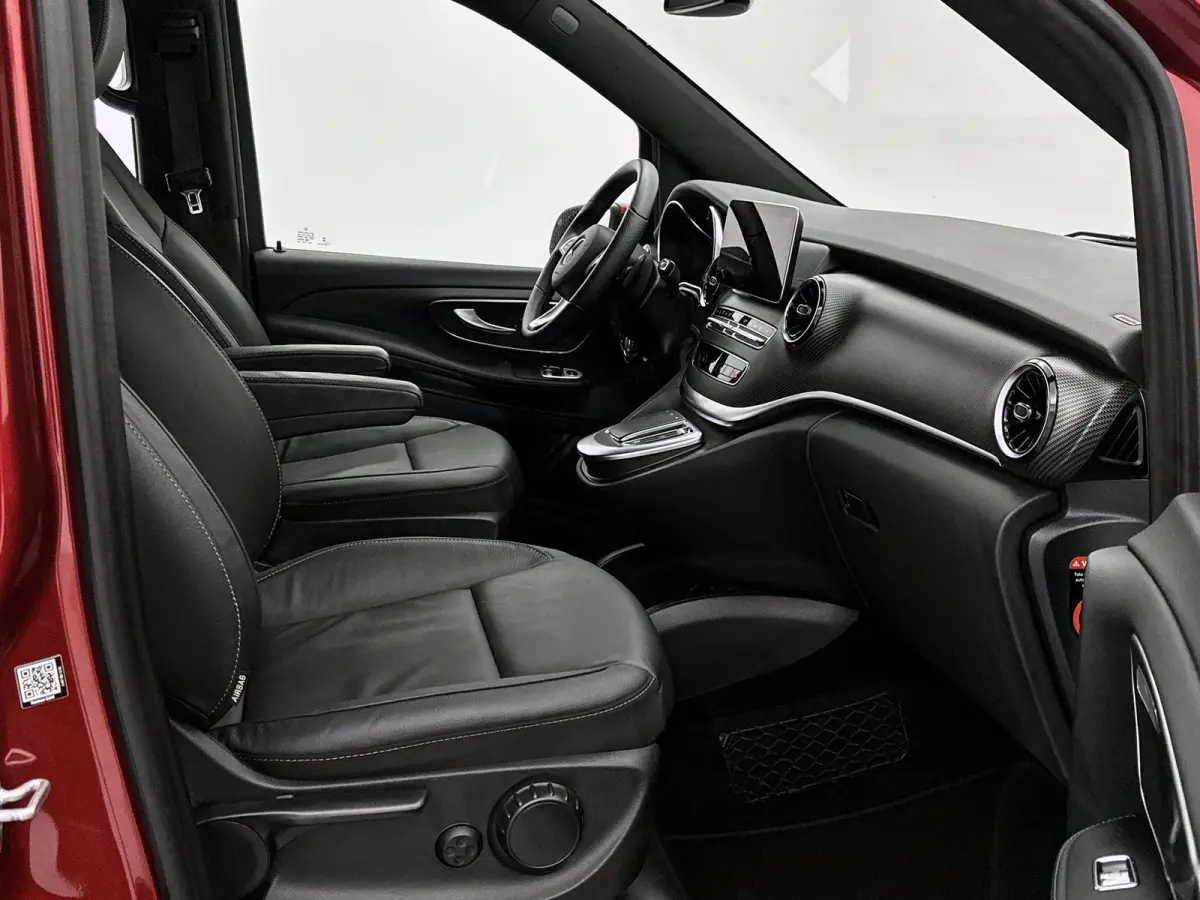 250d DC L3 AMG 4-Matic Maxton Spoilers Hyacinth Red metallic Dubbele Cabine Leder Dubbele Schuifdeur Lane Assist