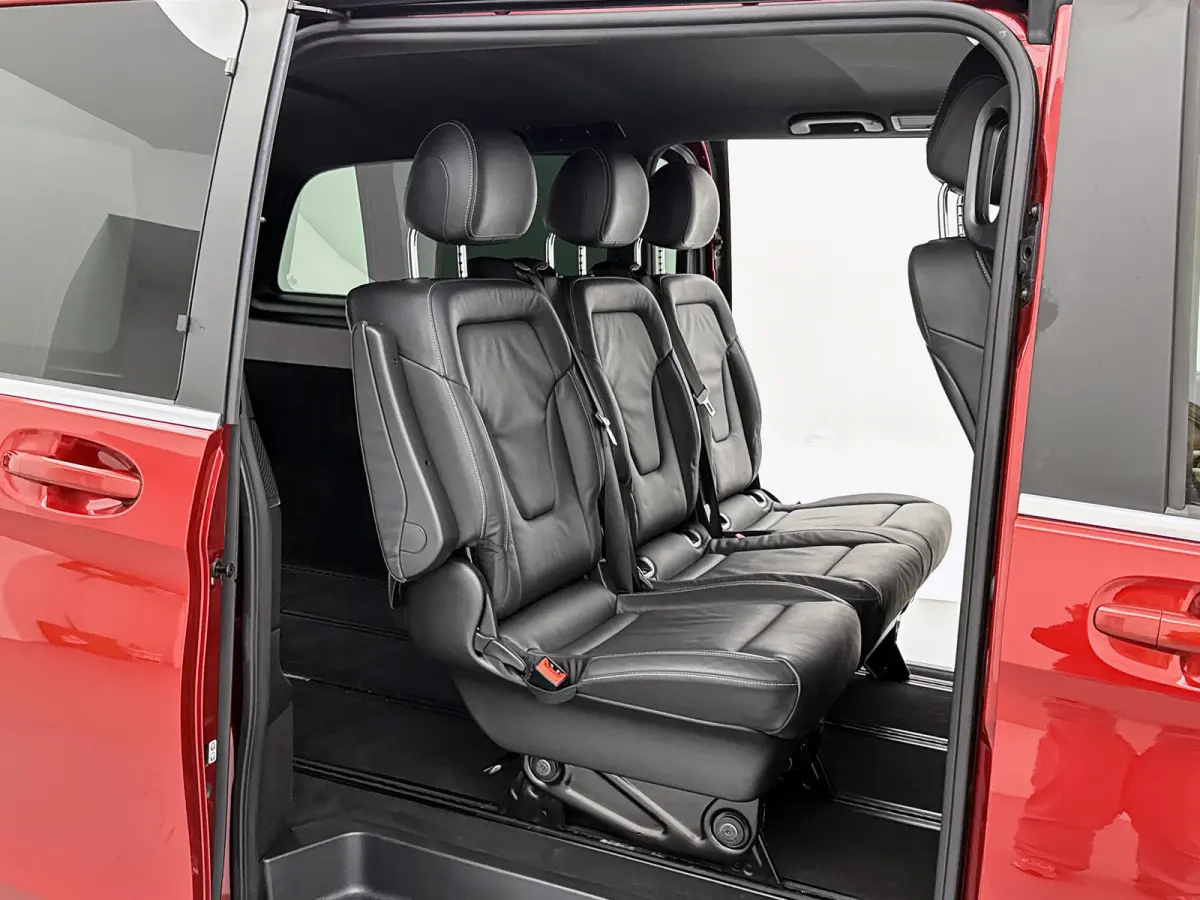 250d DC L3 AMG 4-Matic Maxton Spoilers Hyacinth Red metallic Dubbele Cabine Leder Dubbele Schuifdeur Lane Assist
