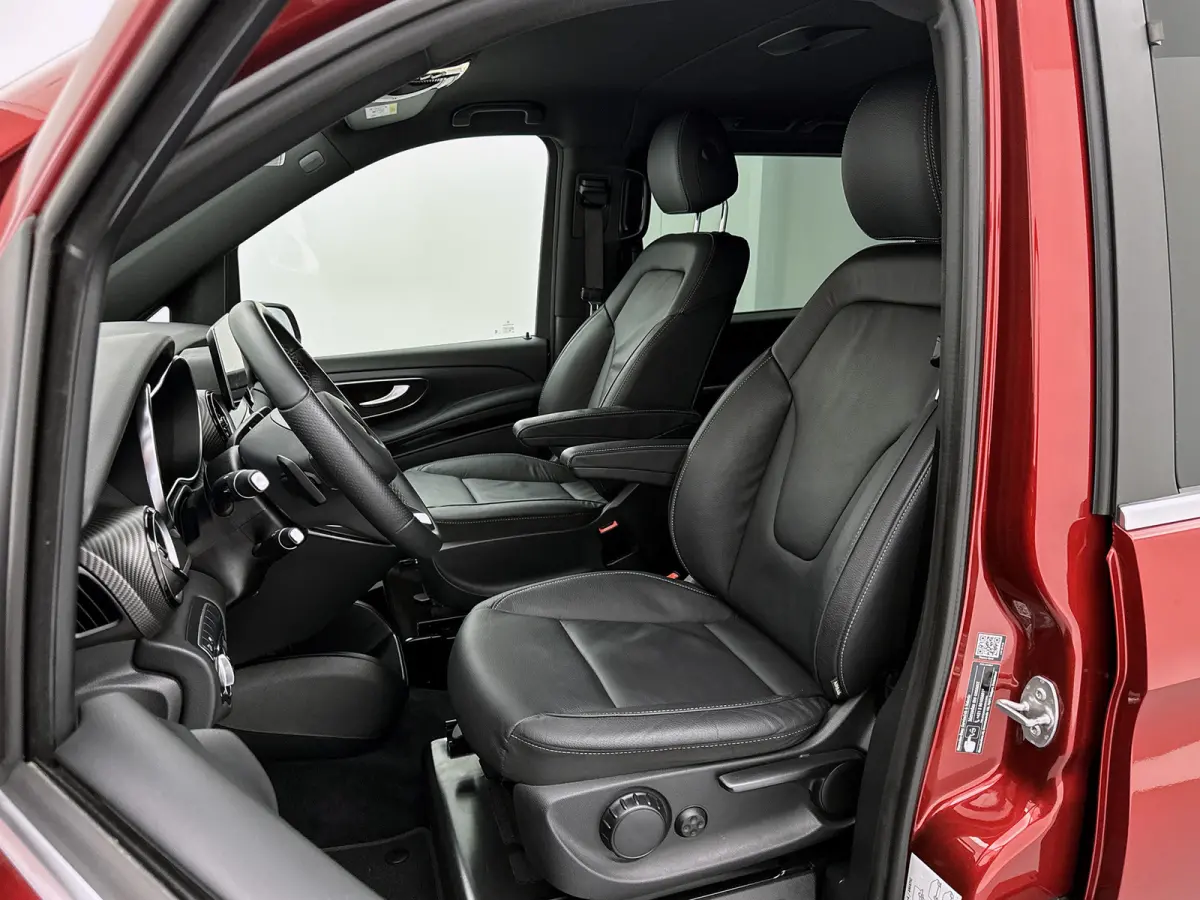 250d DC L3 AMG 4-Matic Maxton Spoilers Hyacinth Red metallic Dubbele Cabine Leder Dubbele Schuifdeur Lane Assist