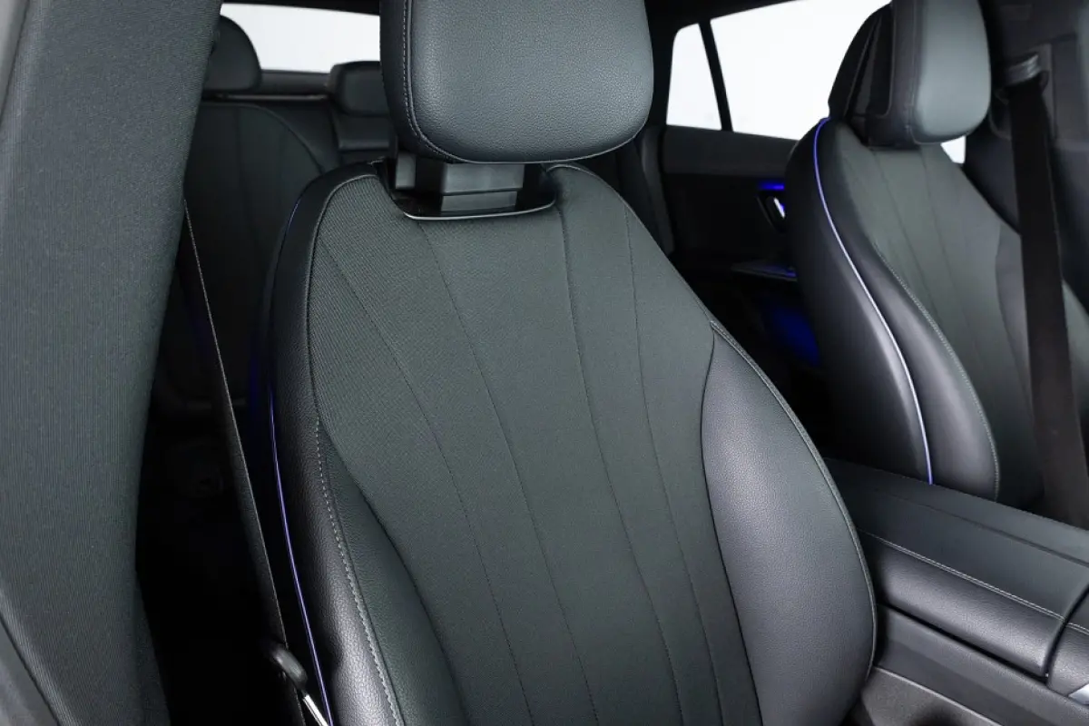 300 Business Line 89 kWh SOH 95% | Half LEDER | NAVI | ECC | LED | EL. STOELEN