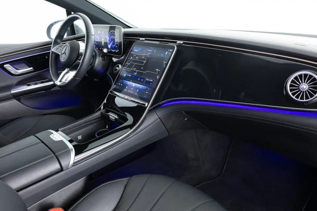 300 Business Line 89 kWh SOH 95% | Half LEDER | NAVI | ECC | LED | EL. STOELEN