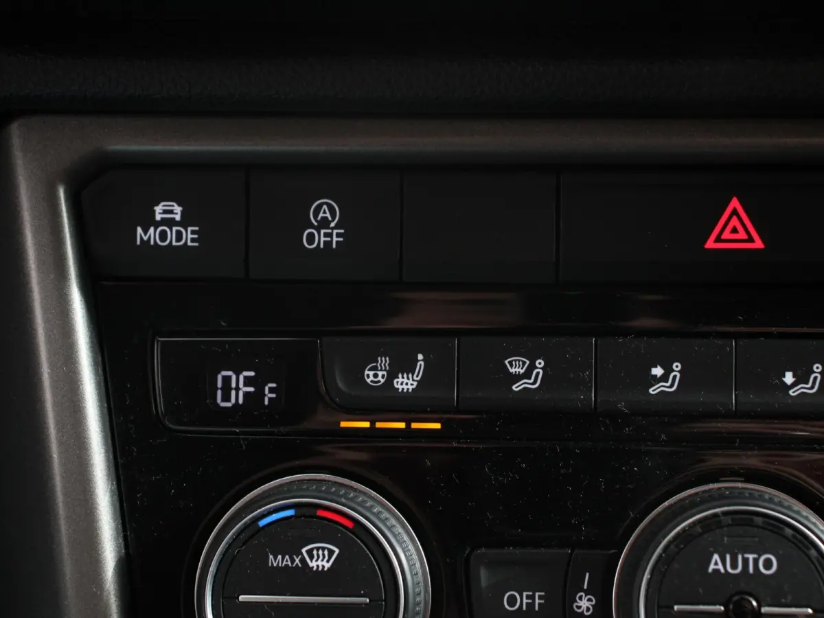 1.5 TSI 150pk DSG Style Team Climate Control Camera Parkeer sensoren Adaptive Cruise control Dab Electrisch bedienbare kofferbak Lichtmetalen Velgen