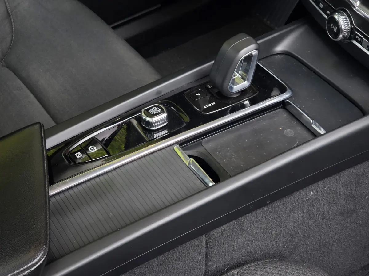 2.0 T6 Plug-in hybrid AWD Inscription | Long Range! | SOH 100% | Panoramadak | Keyless | Draadloze lader
