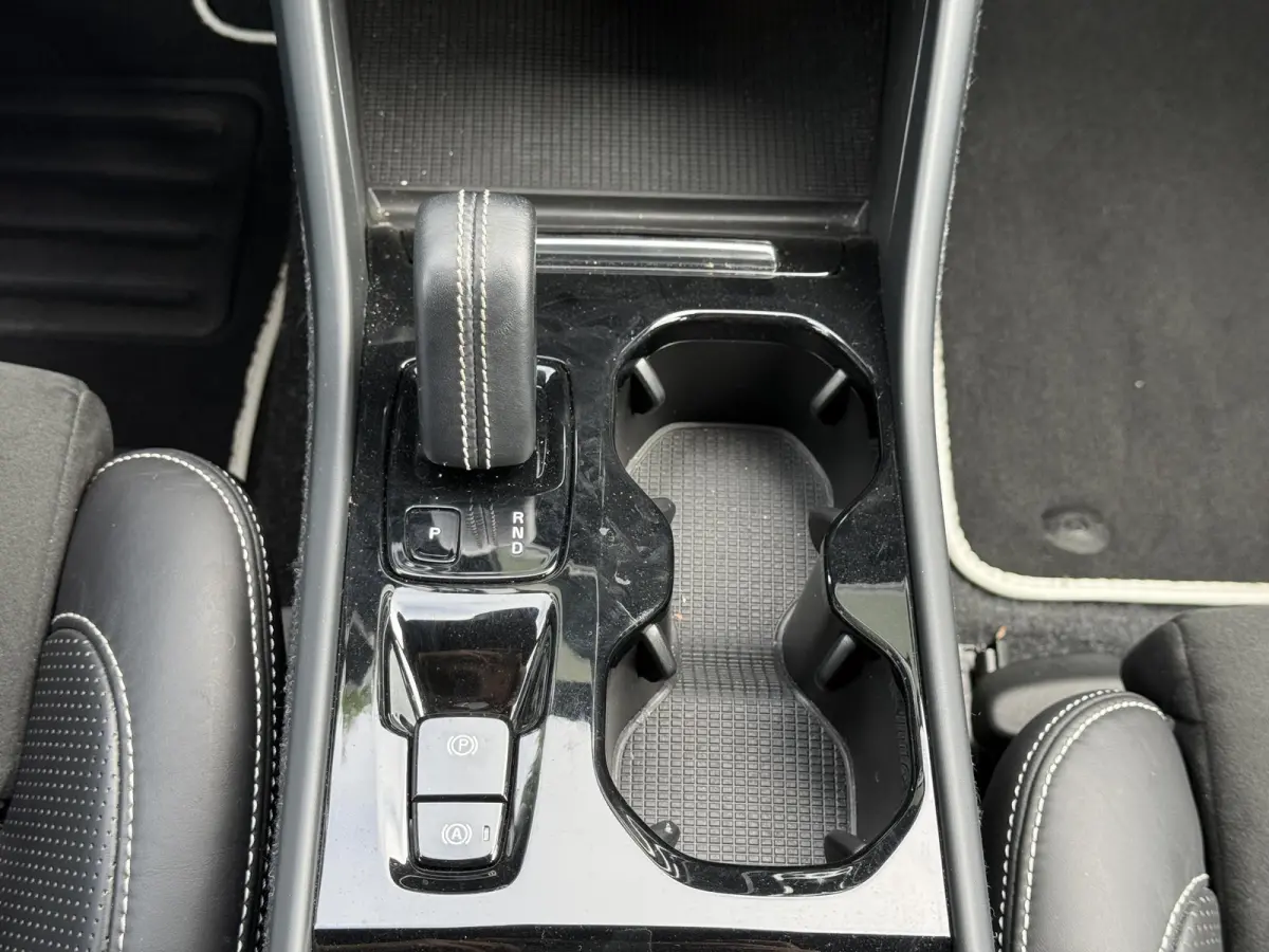 T5 R-Design | Blis | Trekhaak | AppleCarplay | Google | Bluetooth | Keyless |