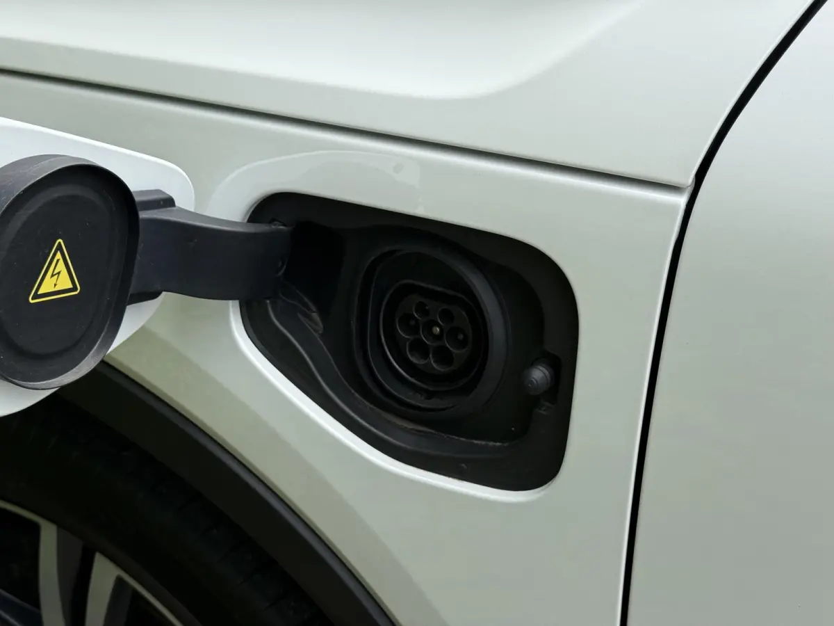 T5 R-Design | Blis | Trekhaak | AppleCarplay | Google | Bluetooth | Keyless |