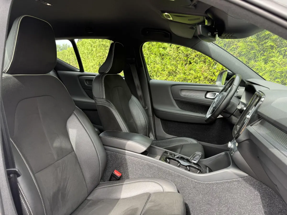 T5 R-Design | Blis | Trekhaak | AppleCarplay | Google | Bluetooth | Keyless |