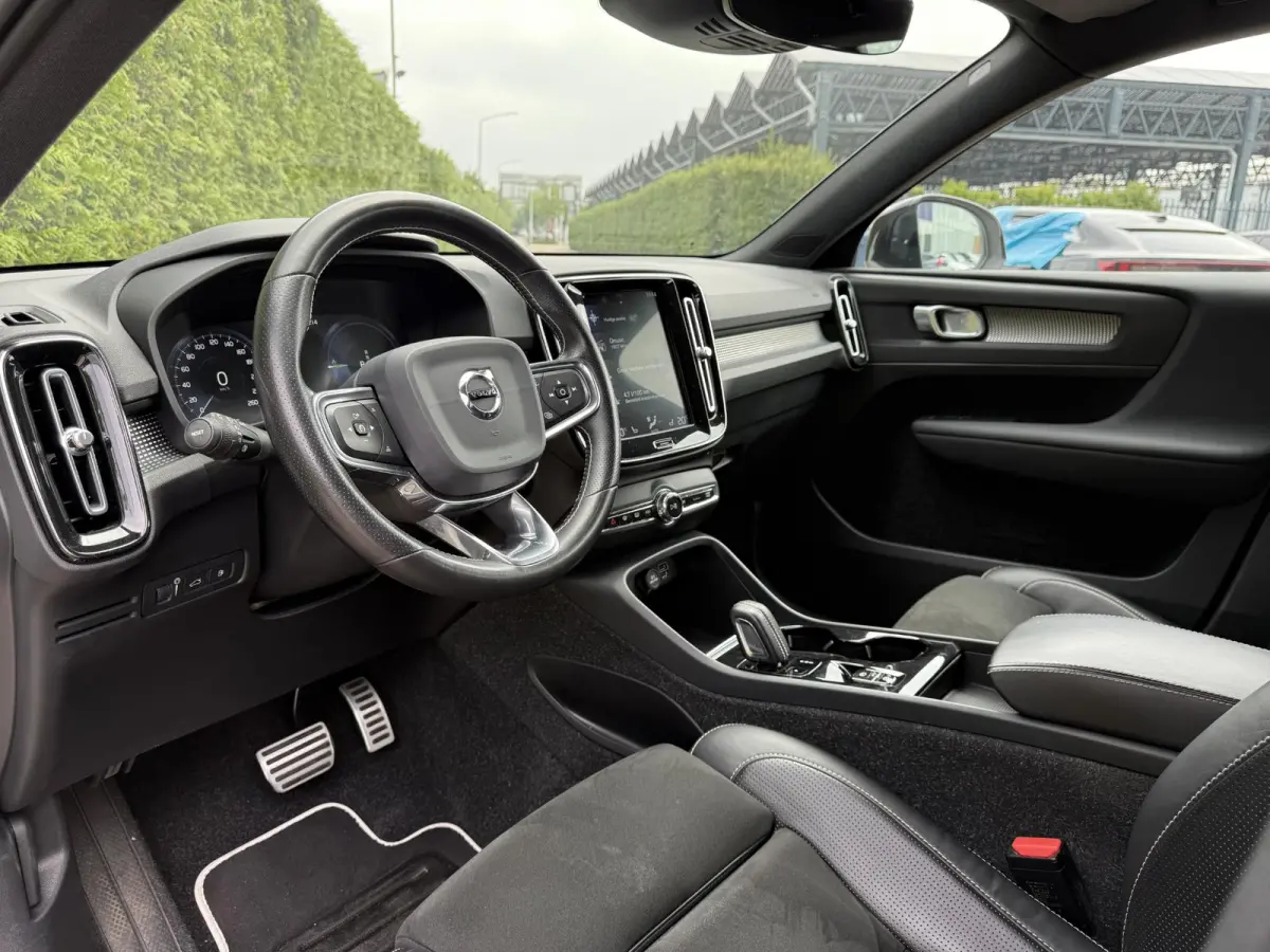 T5 R-Design | Blis | Trekhaak | AppleCarplay | Google | Bluetooth | Keyless |