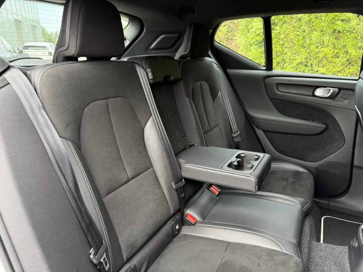 T5 R-Design | Blis | Trekhaak | AppleCarplay | Google | Bluetooth | Keyless |