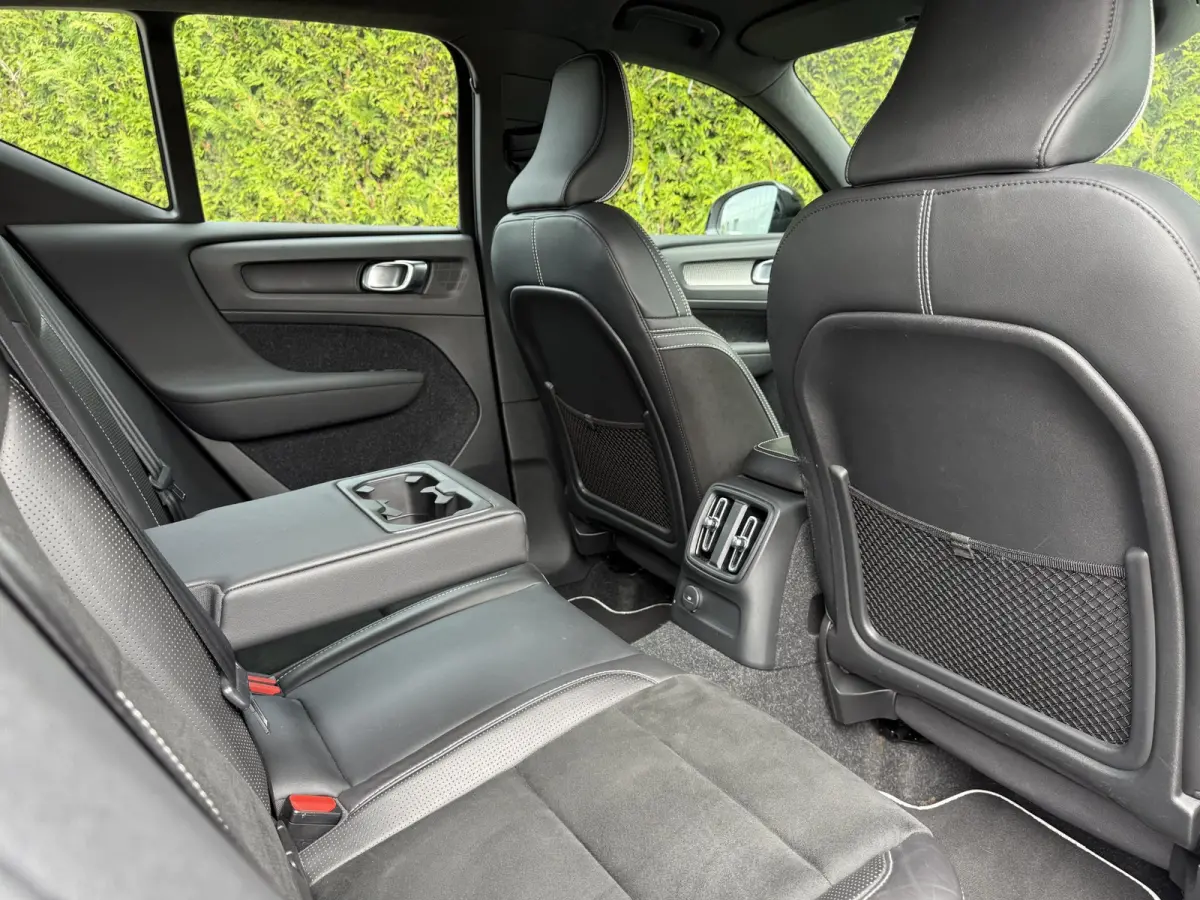 T5 R-Design | Blis | Trekhaak | AppleCarplay | Google | Bluetooth | Keyless |