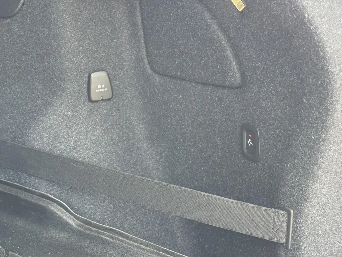 T5 R-Design | Blis | Trekhaak | AppleCarplay | Google | Bluetooth | Keyless |