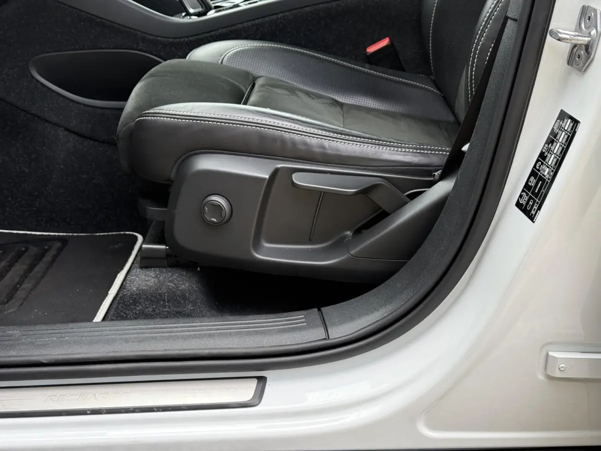 T5 R-Design | Blis | Trekhaak | AppleCarplay | Google | Bluetooth | Keyless |