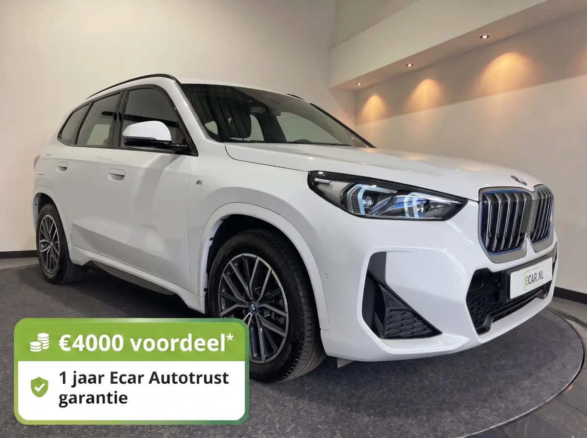 xDrive30 67 kWh M-Sport | Tot € 4.000 klantvoordeel* | SOH 98,3% | Sportstoelen | Premiumpakket