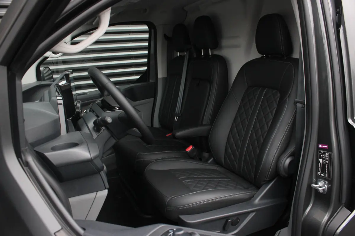 Cust. 340 L2H1 SPORT 71 kWh 218PK / JB- EDITON / CAMERA / 370KM RANGE / APPLE CARPLAY /DRIVERS- PACK /FULL OPTION