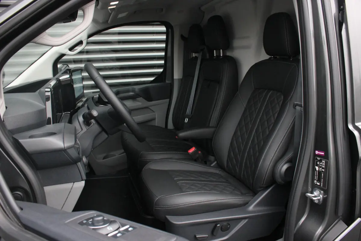 Cust. 340 L2H1 SPORT 71 kWh 218PK / JB- EDITON / CAMERA / 370KM RANGE / APPLE CARPLAY /DRIVERS- PACK /FULL OPTION