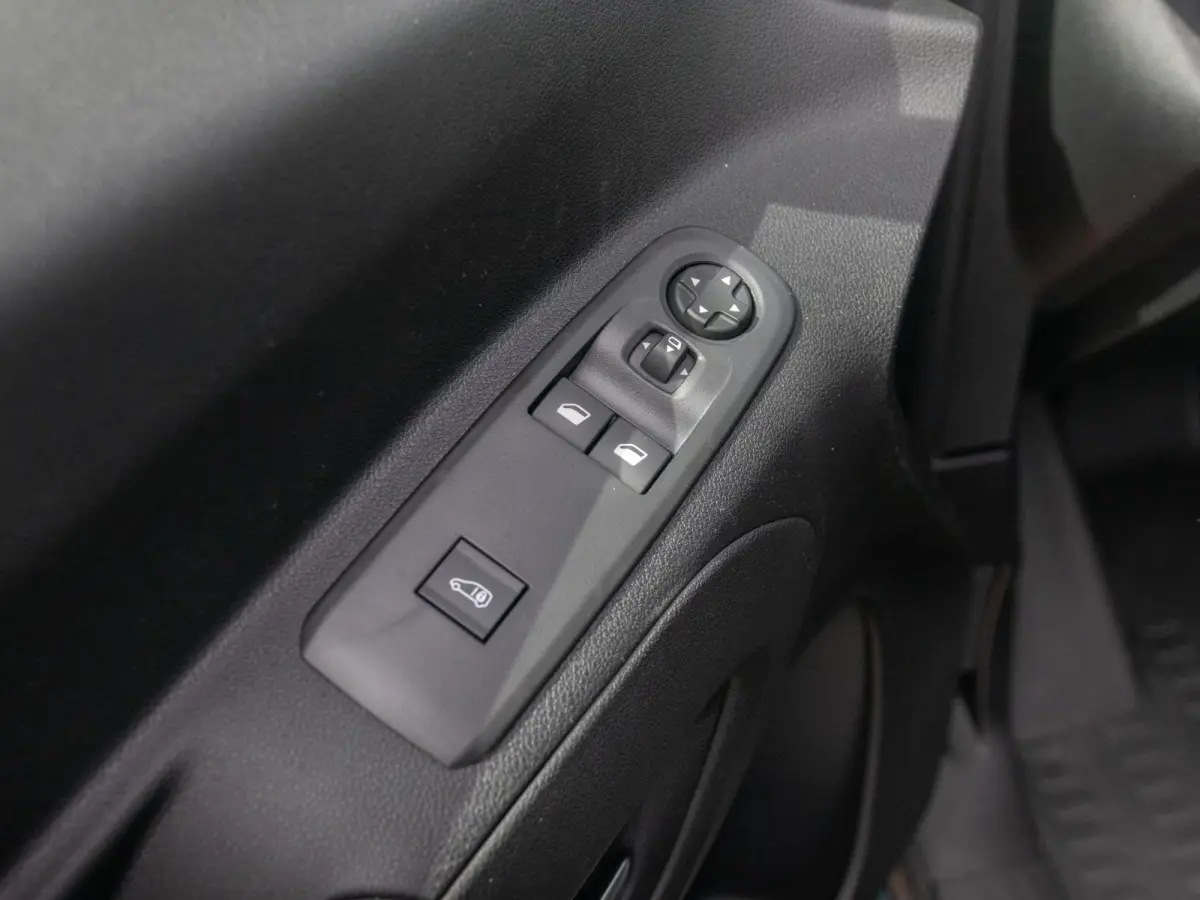 136 L2 50 kWh | Navi | Stoelverwarming | Laadruimte Pack | Apple Carplay | Camera | BSM | PDC V&A | LED