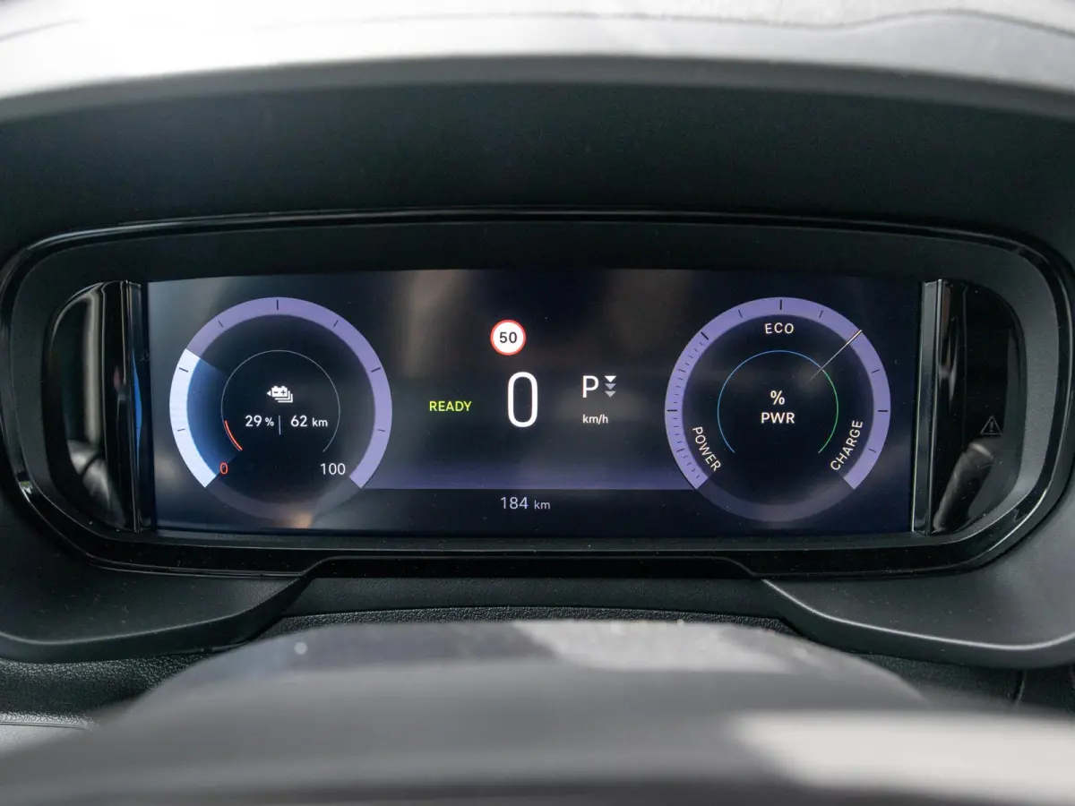 136 L2 50 kWh | Navi | Stoelverwarming | Laadruimte Pack | Apple Carplay | Camera | BSM | PDC V&A | LED