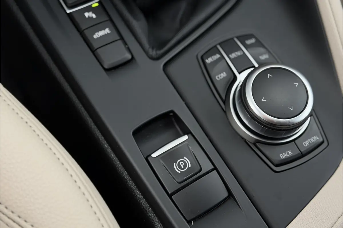 xDrive25e | Leder | Head-Up | PDC V+A | LED | Elektrische Klep | 35x op voorraad !