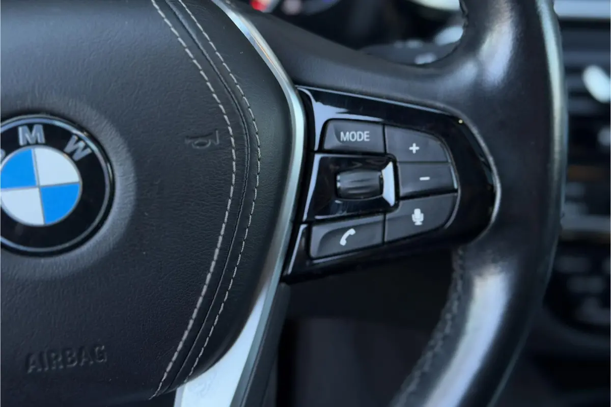 640i xDrive Luxury Line | Panodak | Comfortleder | Camera | LED | Navi Prof.