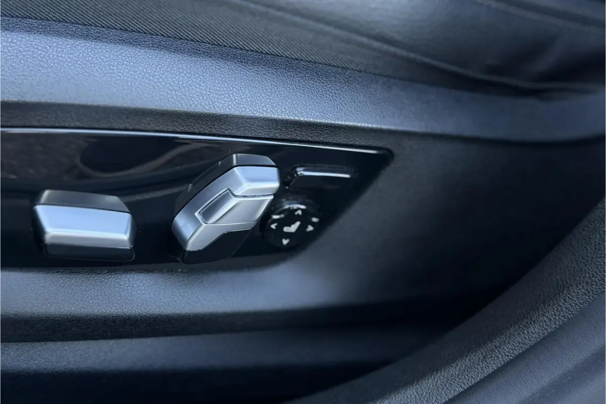 640i xDrive Luxury Line | Panodak | Comfortleder | Camera | LED | Navi Prof.