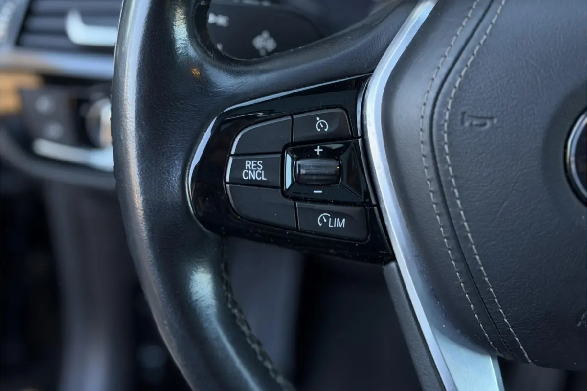 640i xDrive Luxury Line | Panodak | Comfortleder | Camera | LED | Navi Prof.