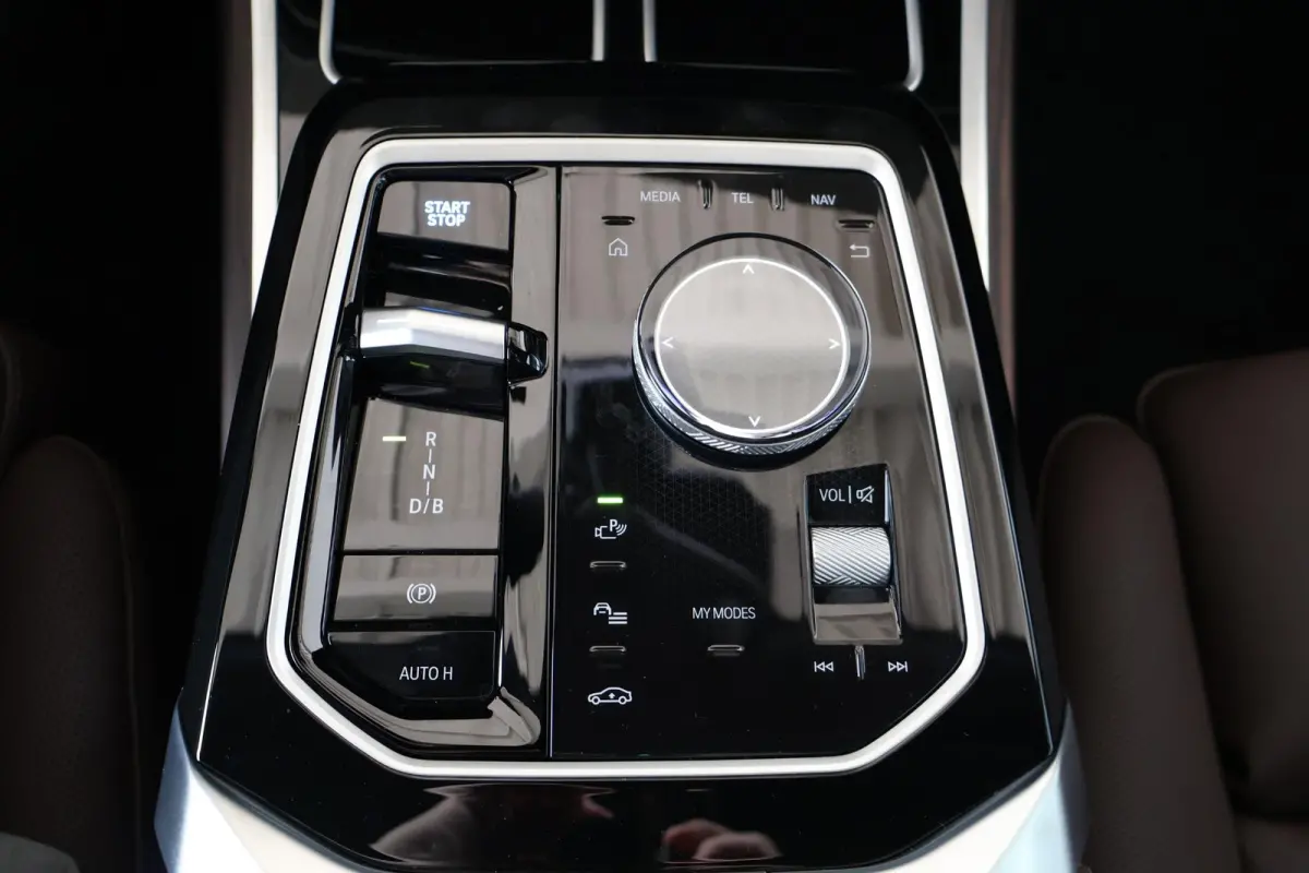 eDrive50 | SOH 100% | High Executive | Connoisseur Pack | M Sportpakket Pro | Innovation Pack | Sky Lounge