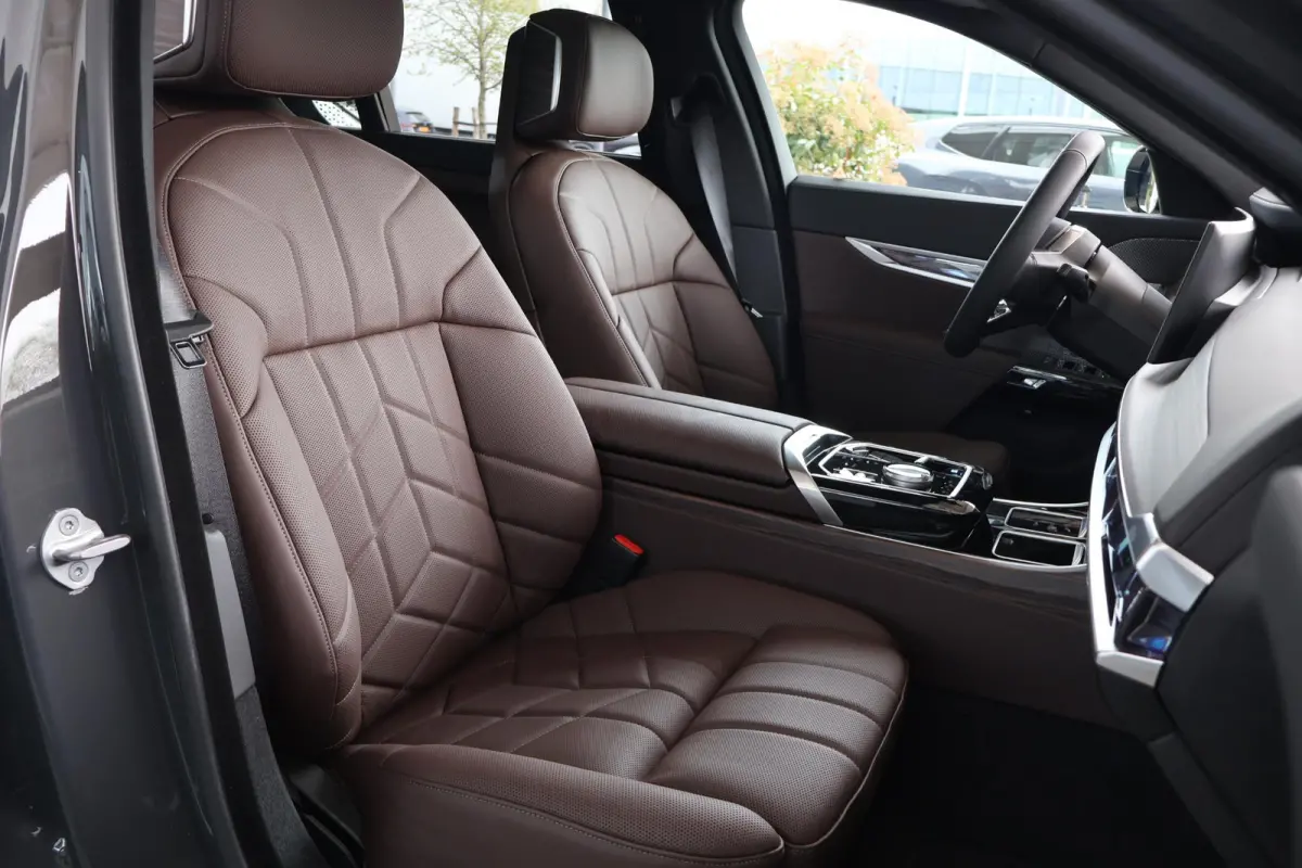 eDrive50 | SOH 100% | High Executive | Connoisseur Pack | M Sportpakket Pro | Innovation Pack | Sky Lounge