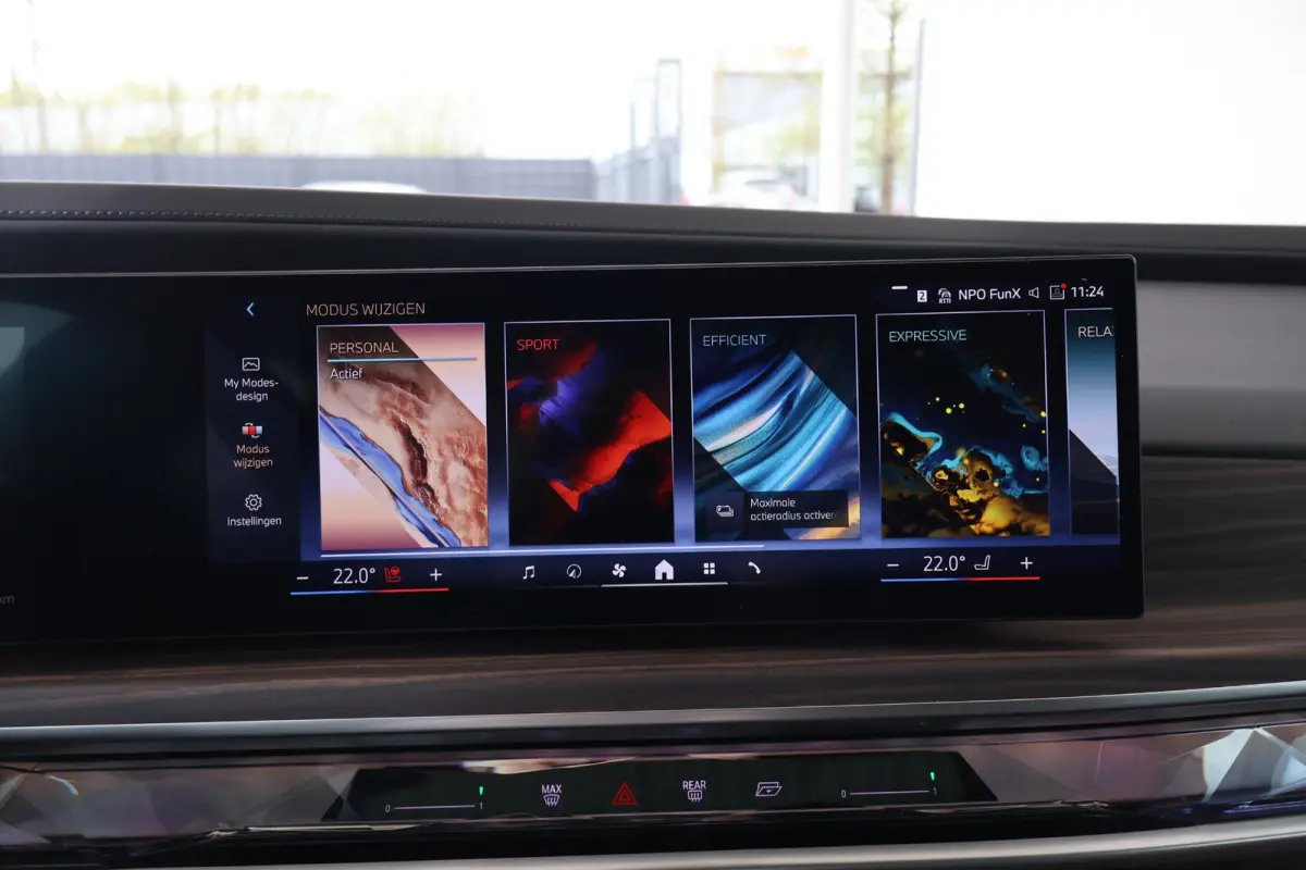 eDrive50 | SOH 100% | High Executive | Connoisseur Pack | M Sportpakket Pro | Innovation Pack | Sky Lounge