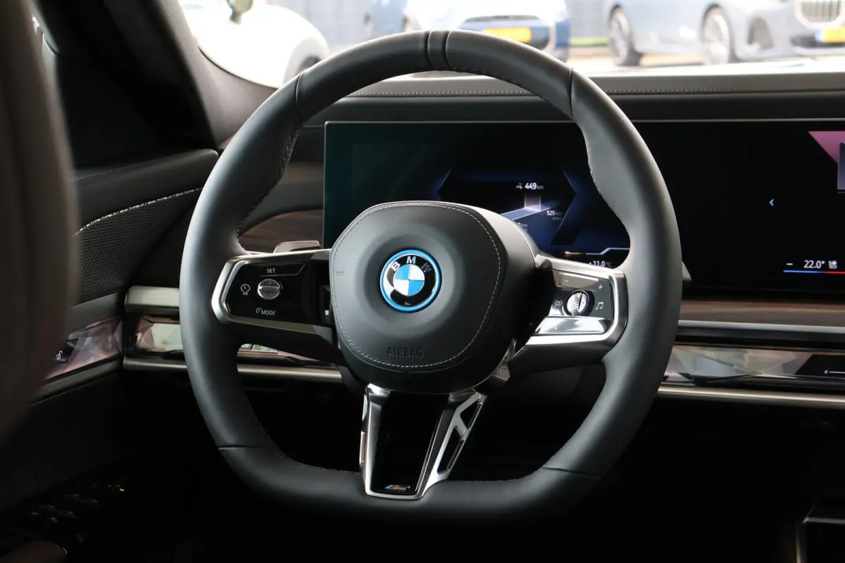 eDrive50 | SOH 100% | High Executive | Connoisseur Pack | M Sportpakket Pro | Innovation Pack | Sky Lounge