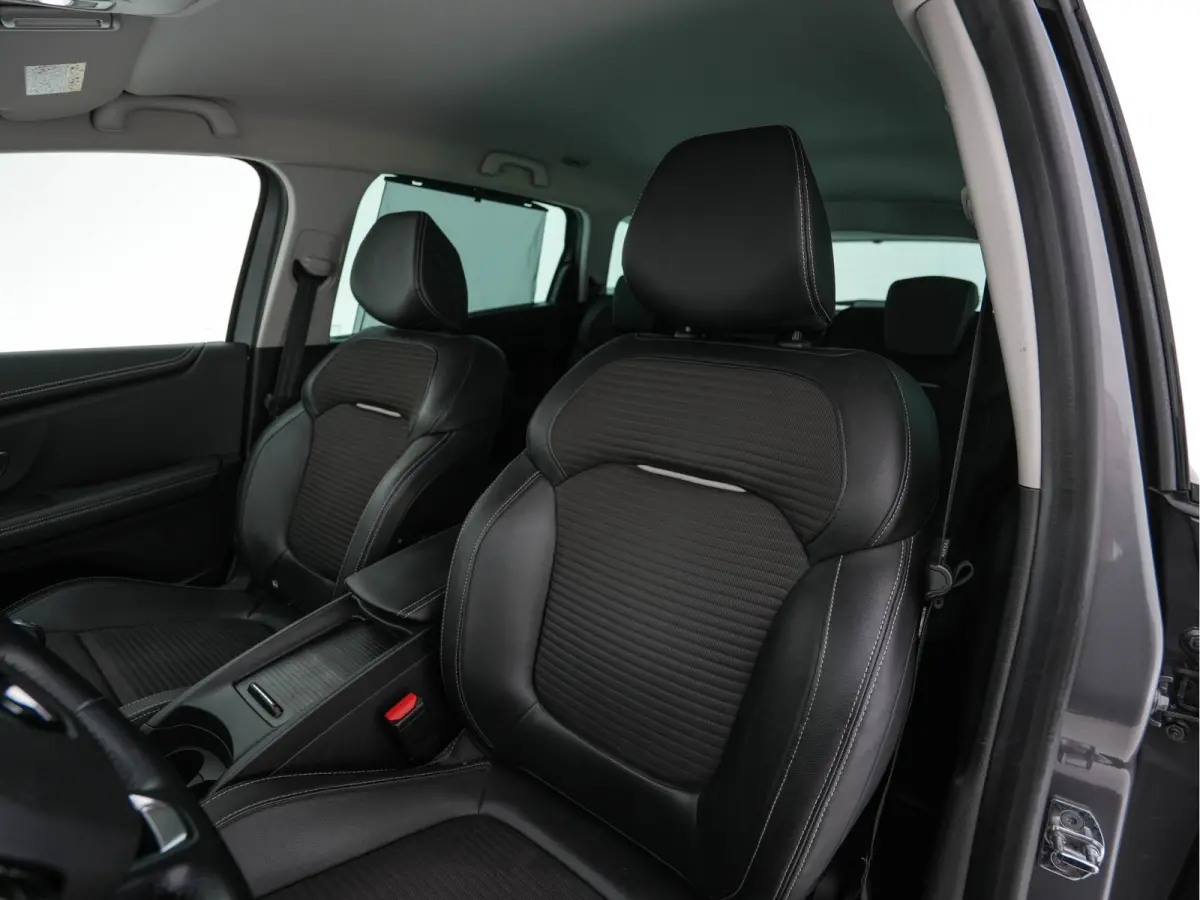 1.2 TCe Intens [ 7-Pers. ] *LEATHER-FABRIC | DIGI-COCKPIT | DAB | KEYLESS | CAMERA | NAVI-FULLMAP | PRIVACY-GLASS | ECC | PDC | TOWBAR | AMBIENTLIGHT | BLINDSPOT | LANE-ASSIST | 20''ALU *