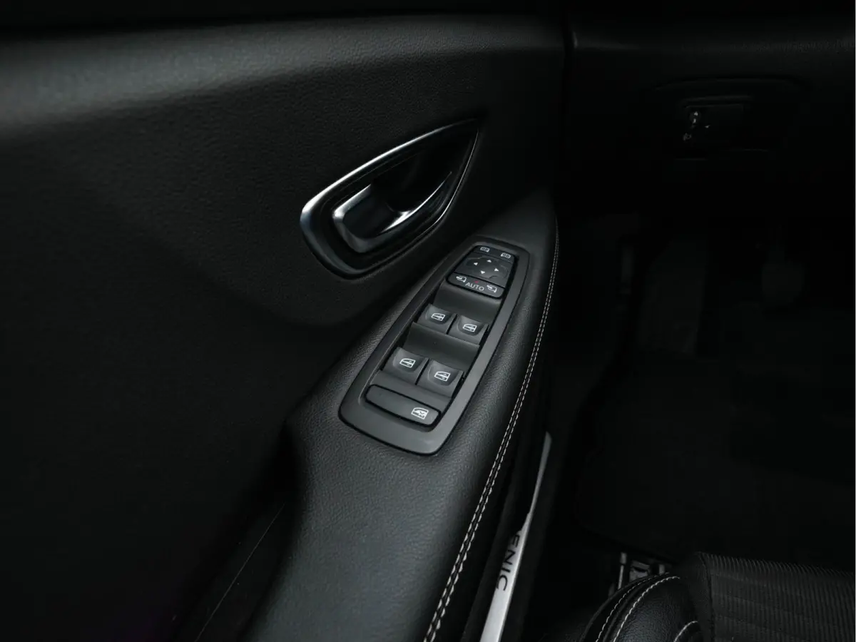1.2 TCe Intens [ 7-Pers. ] *LEATHER-FABRIC | DIGI-COCKPIT | DAB | KEYLESS | CAMERA | NAVI-FULLMAP | PRIVACY-GLASS | ECC | PDC | TOWBAR | AMBIENTLIGHT | BLINDSPOT | LANE-ASSIST | 20''ALU *