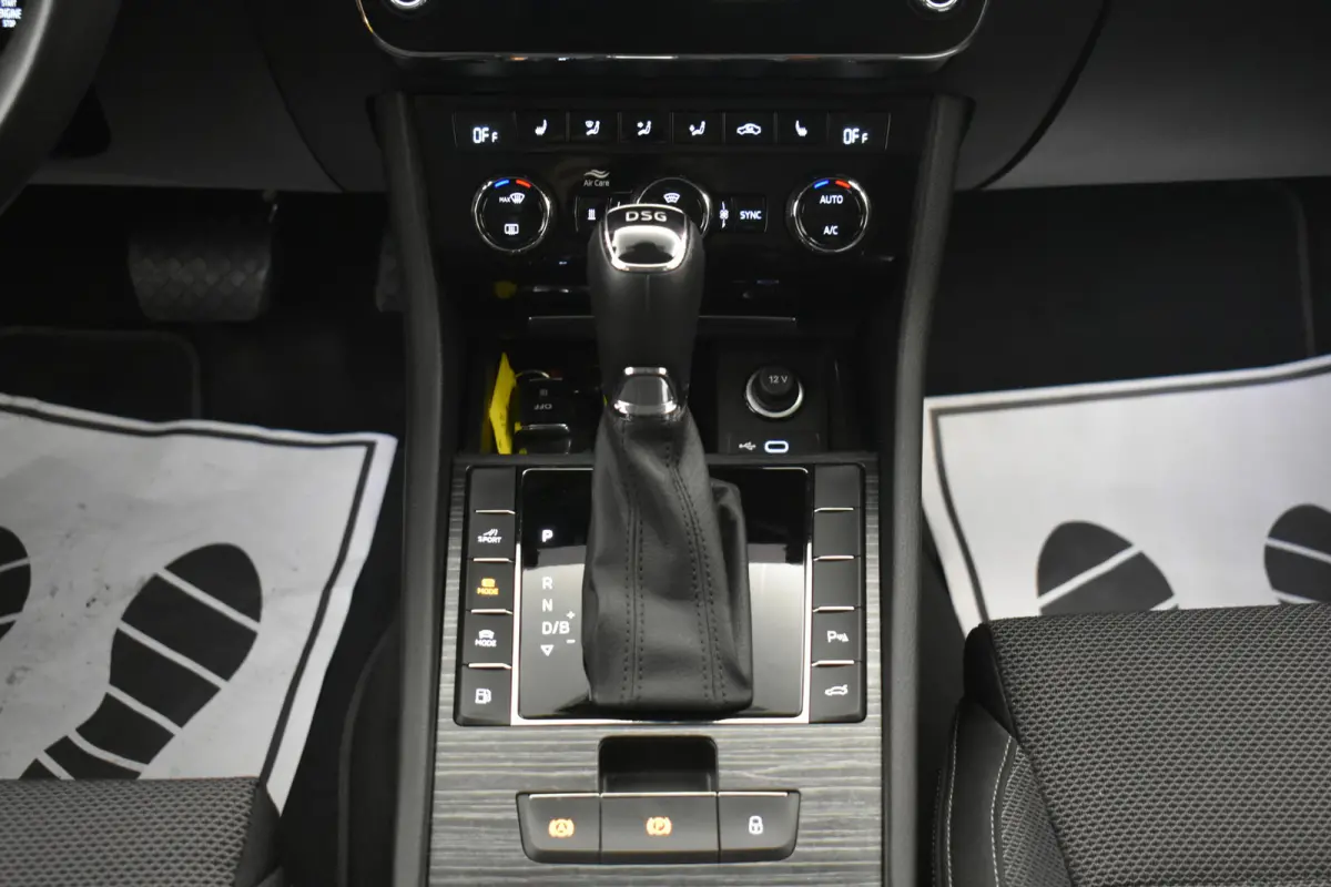 1.4 TSI iV PHEV Style EL Trekh + aKlep Mem Seats Camera Canton Sound  Stuur/stoel v+a Verwarming