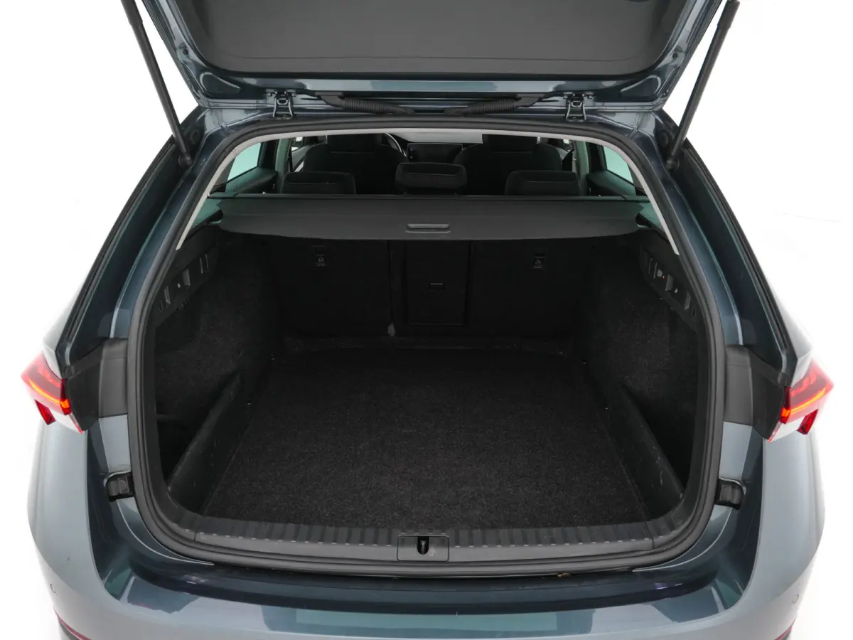 1.0 TSI Business Edition Plus (INCL-BTW) *FULL-LED | NAVI-FULLMAP | HEATED-COMFORTSEATS | DIGI-COCKPIT | CAMERA | KEYLESS | DAB | AMBIENTLIGHT | PRIVACYGLASS | ECC | CARPLAY | PDC | CRUISE |