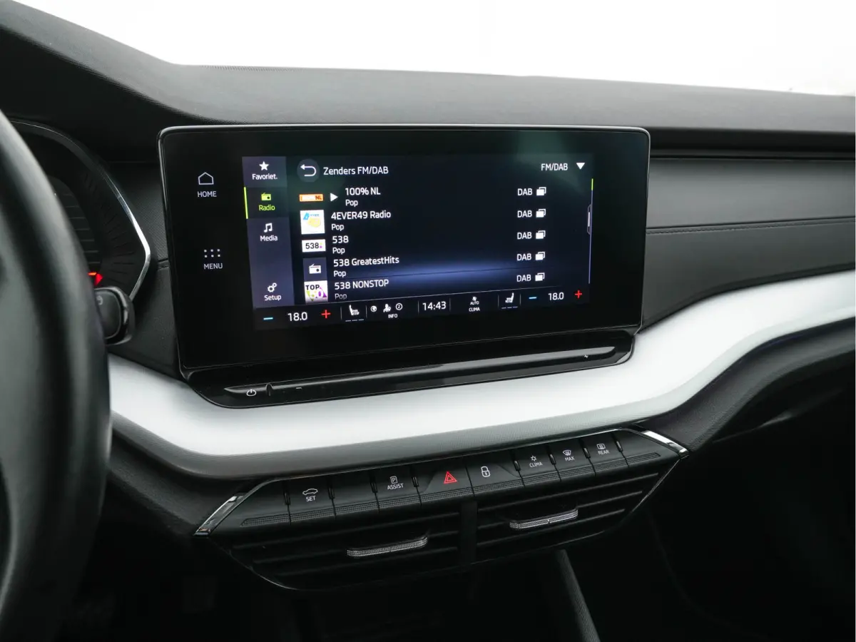 1.0 TSI Business Edition Plus (INCL-BTW) *FULL-LED | NAVI-FULLMAP | HEATED-COMFORTSEATS | DIGI-COCKPIT | CAMERA | KEYLESS | DAB | AMBIENTLIGHT | PRIVACYGLASS | ECC | CARPLAY | PDC | CRUISE |