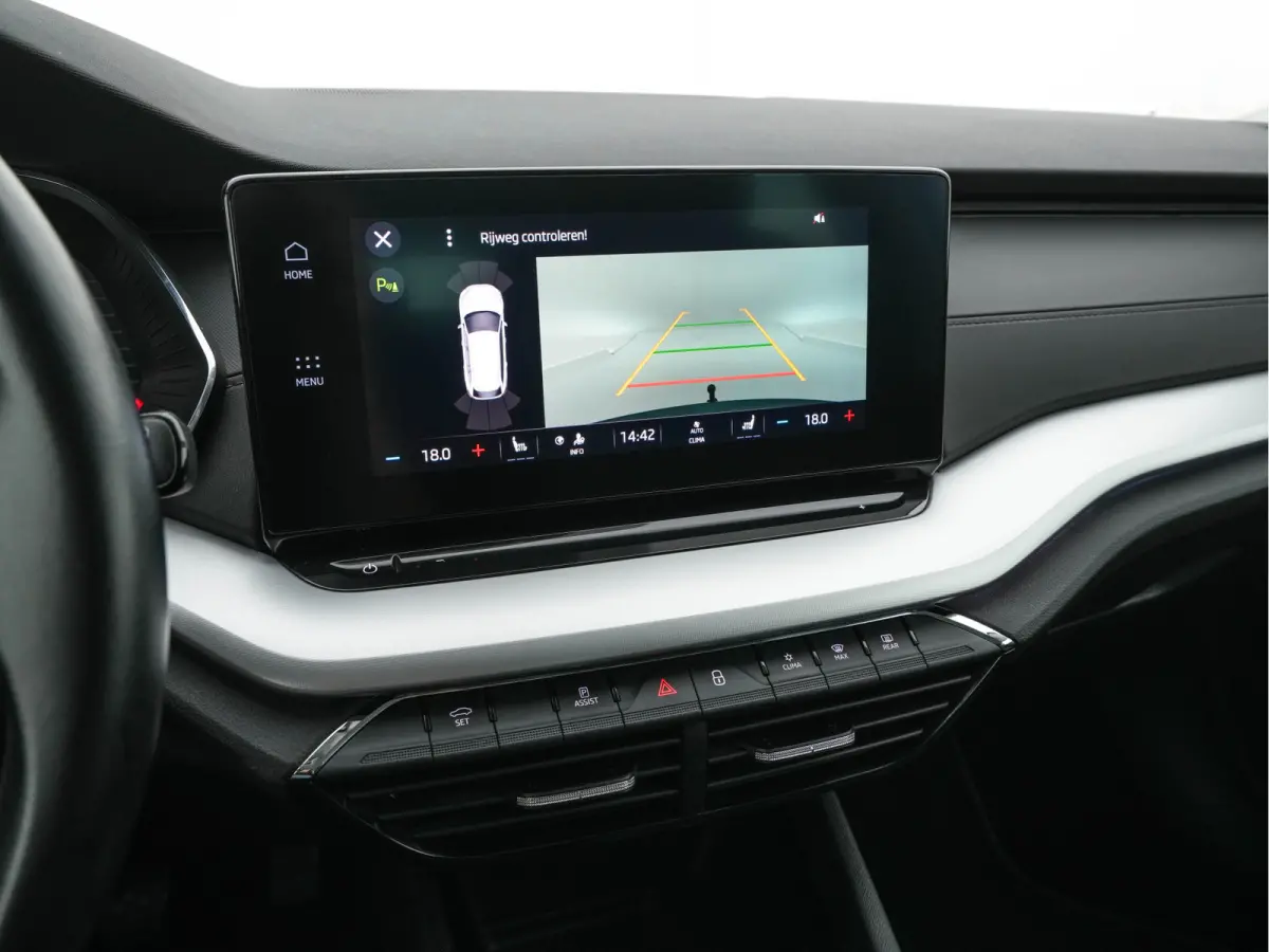 1.0 TSI Business Edition Plus (INCL-BTW) *FULL-LED | NAVI-FULLMAP | HEATED-COMFORTSEATS | DIGI-COCKPIT | CAMERA | KEYLESS | DAB | AMBIENTLIGHT | PRIVACYGLASS | ECC | CARPLAY | PDC | CRUISE |