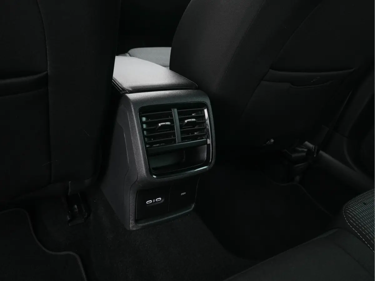 1.0 TSI Business Edition Plus (INCL-BTW) *FULL-LED | NAVI-FULLMAP | HEATED-COMFORTSEATS | DIGI-COCKPIT | CAMERA | KEYLESS | DAB | AMBIENTLIGHT | PRIVACYGLASS | ECC | CARPLAY | PDC | CRUISE |
