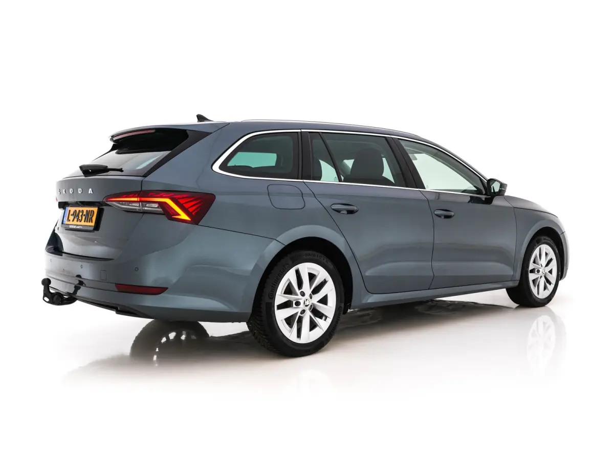 1.0 TSI Business Edition Plus (INCL-BTW) *FULL-LED | NAVI-FULLMAP | HEATED-COMFORTSEATS | DIGI-COCKPIT | CAMERA | KEYLESS | DAB | AMBIENTLIGHT | PRIVACYGLASS | ECC | CARPLAY | PDC | CRUISE |