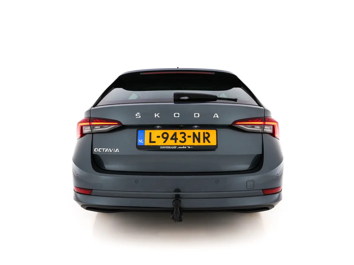 1.0 TSI Business Edition Plus (INCL-BTW) *FULL-LED | NAVI-FULLMAP | HEATED-COMFORTSEATS | DIGI-COCKPIT | CAMERA | KEYLESS | DAB | AMBIENTLIGHT | PRIVACYGLASS | ECC | CARPLAY | PDC | CRUISE |