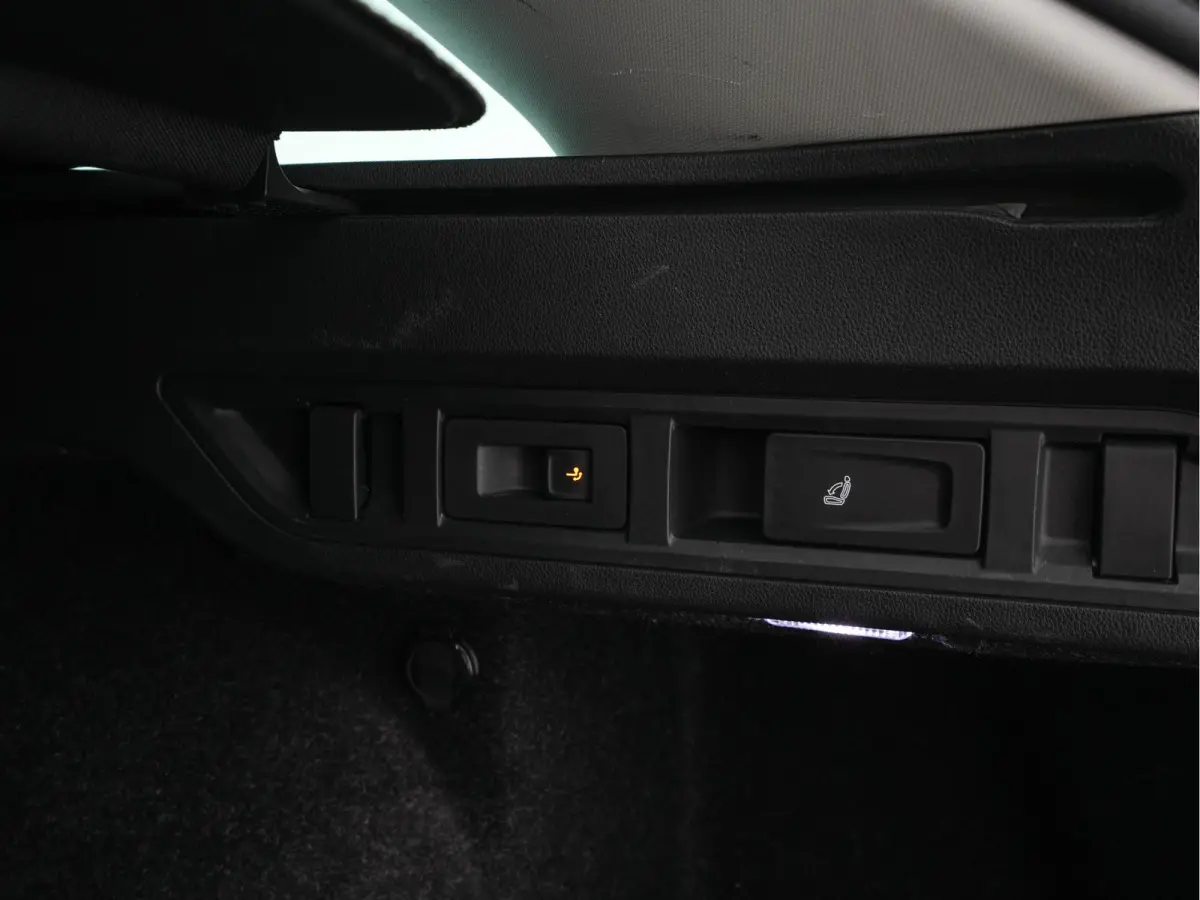 1.0 TSI Business Edition Plus (INCL-BTW) *FULL-LED | NAVI-FULLMAP | HEATED-COMFORTSEATS | DIGI-COCKPIT | CAMERA | KEYLESS | DAB | AMBIENTLIGHT | PRIVACYGLASS | ECC | CARPLAY | PDC | CRUISE |