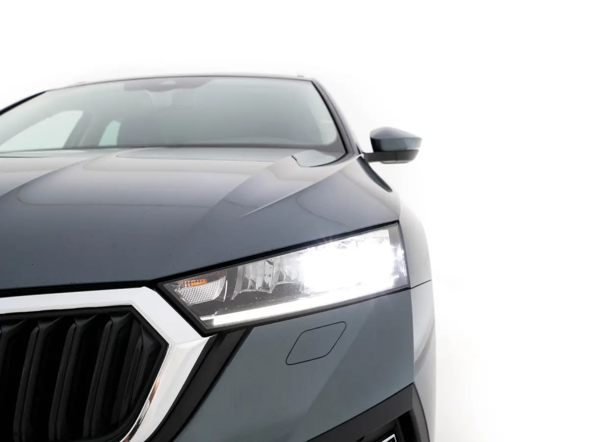 1.0 TSI Business Edition Plus (INCL-BTW) *FULL-LED | NAVI-FULLMAP | HEATED-COMFORTSEATS | DIGI-COCKPIT | CAMERA | KEYLESS | DAB | AMBIENTLIGHT | PRIVACYGLASS | ECC | CARPLAY | PDC | CRUISE |