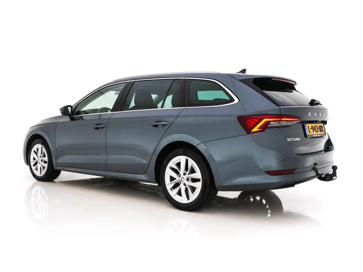 1.0 TSI Business Edition Plus (INCL-BTW) *FULL-LED | NAVI-FULLMAP | HEATED-COMFORTSEATS | DIGI-COCKPIT | CAMERA | KEYLESS | DAB | AMBIENTLIGHT | PRIVACYGLASS | ECC | CARPLAY | PDC | CRUISE |