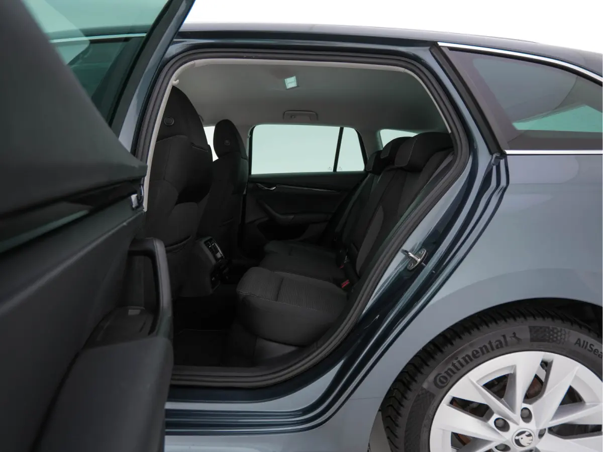1.0 TSI Business Edition Plus (INCL-BTW) *FULL-LED | NAVI-FULLMAP | HEATED-COMFORTSEATS | DIGI-COCKPIT | CAMERA | KEYLESS | DAB | AMBIENTLIGHT | PRIVACYGLASS | ECC | CARPLAY | PDC | CRUISE |