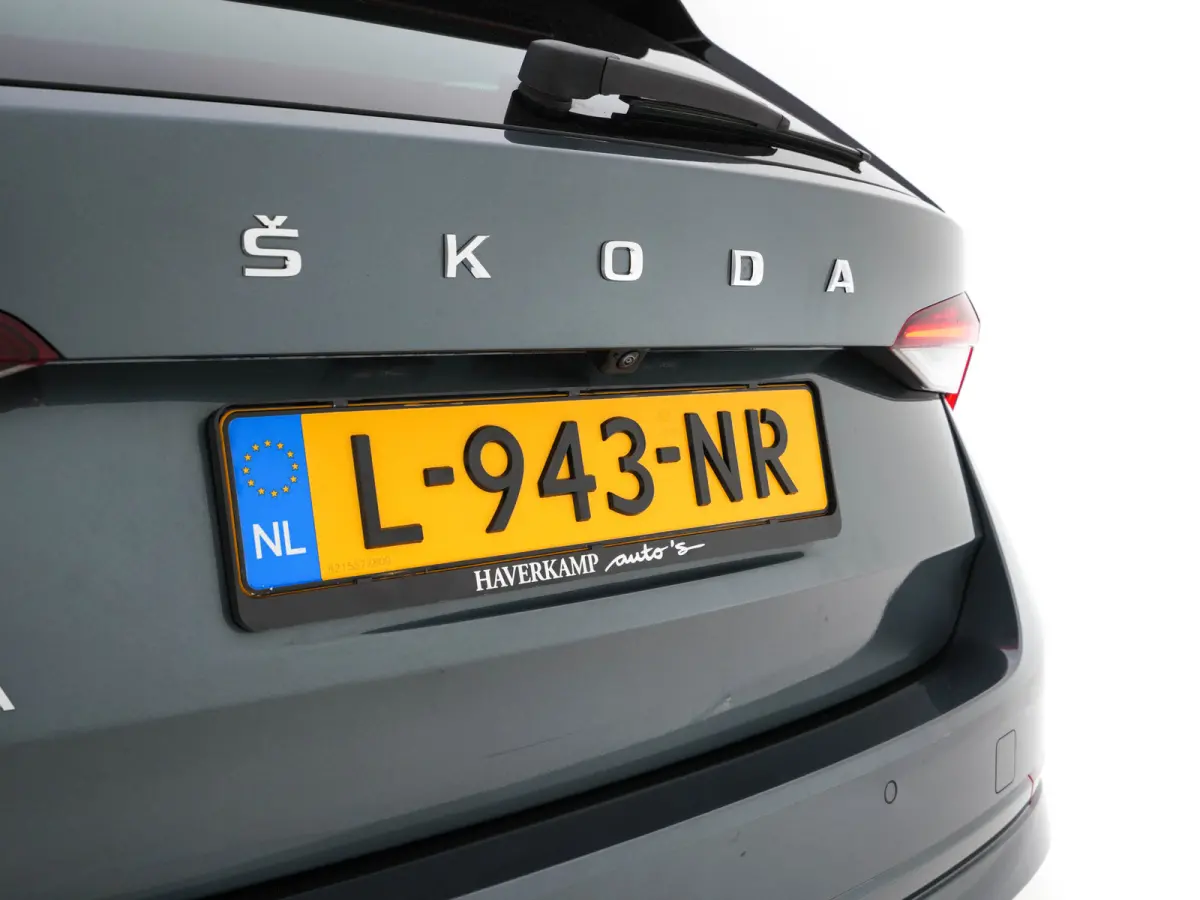 1.0 TSI Business Edition Plus (INCL-BTW) *FULL-LED | NAVI-FULLMAP | HEATED-COMFORTSEATS | DIGI-COCKPIT | CAMERA | KEYLESS | DAB | AMBIENTLIGHT | PRIVACYGLASS | ECC | CARPLAY | PDC | CRUISE |