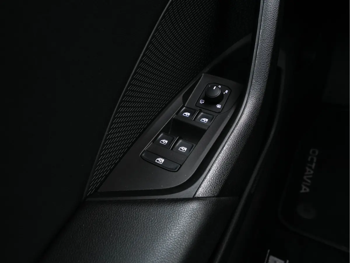 1.0 TSI Business Edition Plus (INCL-BTW) *FULL-LED | NAVI-FULLMAP | HEATED-COMFORTSEATS | DIGI-COCKPIT | CAMERA | KEYLESS | DAB | AMBIENTLIGHT | PRIVACYGLASS | ECC | CARPLAY | PDC | CRUISE |