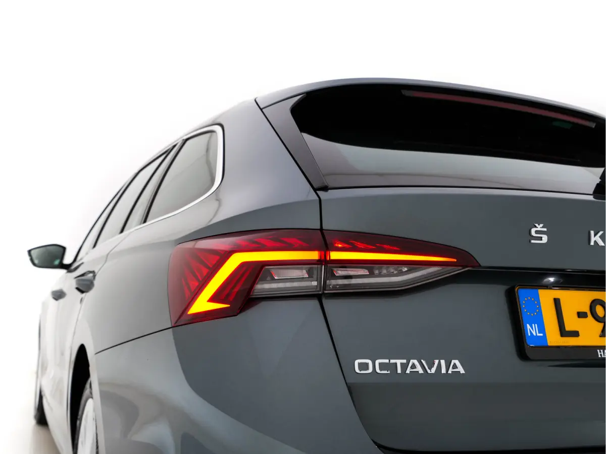 1.0 TSI Business Edition Plus (INCL-BTW) *FULL-LED | NAVI-FULLMAP | HEATED-COMFORTSEATS | DIGI-COCKPIT | CAMERA | KEYLESS | DAB | AMBIENTLIGHT | PRIVACYGLASS | ECC | CARPLAY | PDC | CRUISE |