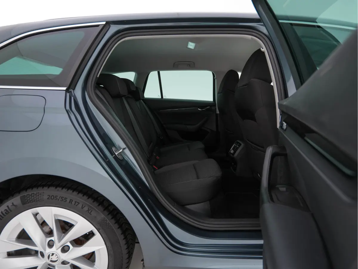 1.0 TSI Business Edition Plus (INCL-BTW) *FULL-LED | NAVI-FULLMAP | HEATED-COMFORTSEATS | DIGI-COCKPIT | CAMERA | KEYLESS | DAB | AMBIENTLIGHT | PRIVACYGLASS | ECC | CARPLAY | PDC | CRUISE |