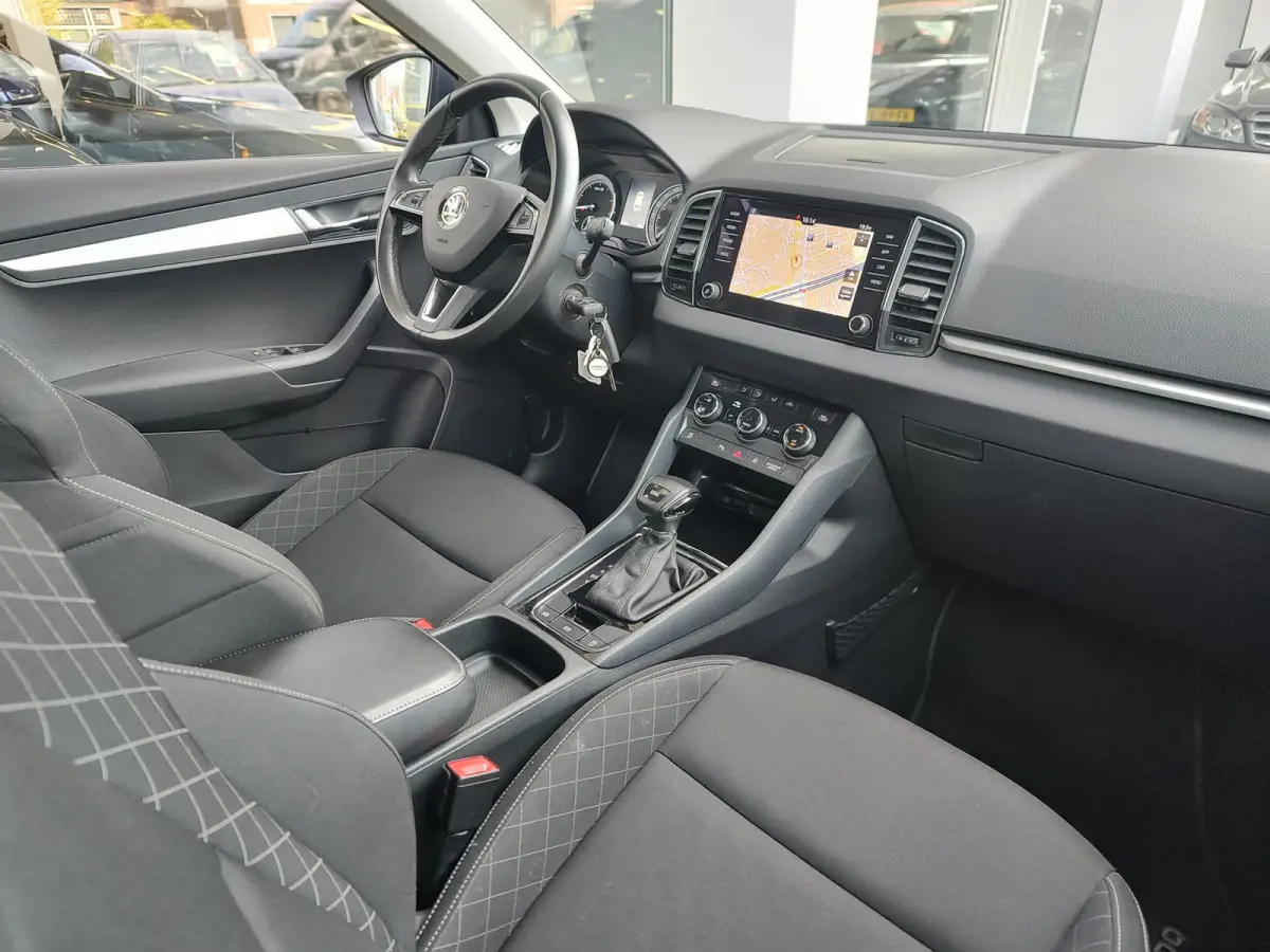 1.0 TSI AMBITION BUSINESS DSG Navi | Carplay/Android | Cruise | Parkeersensoren V+A